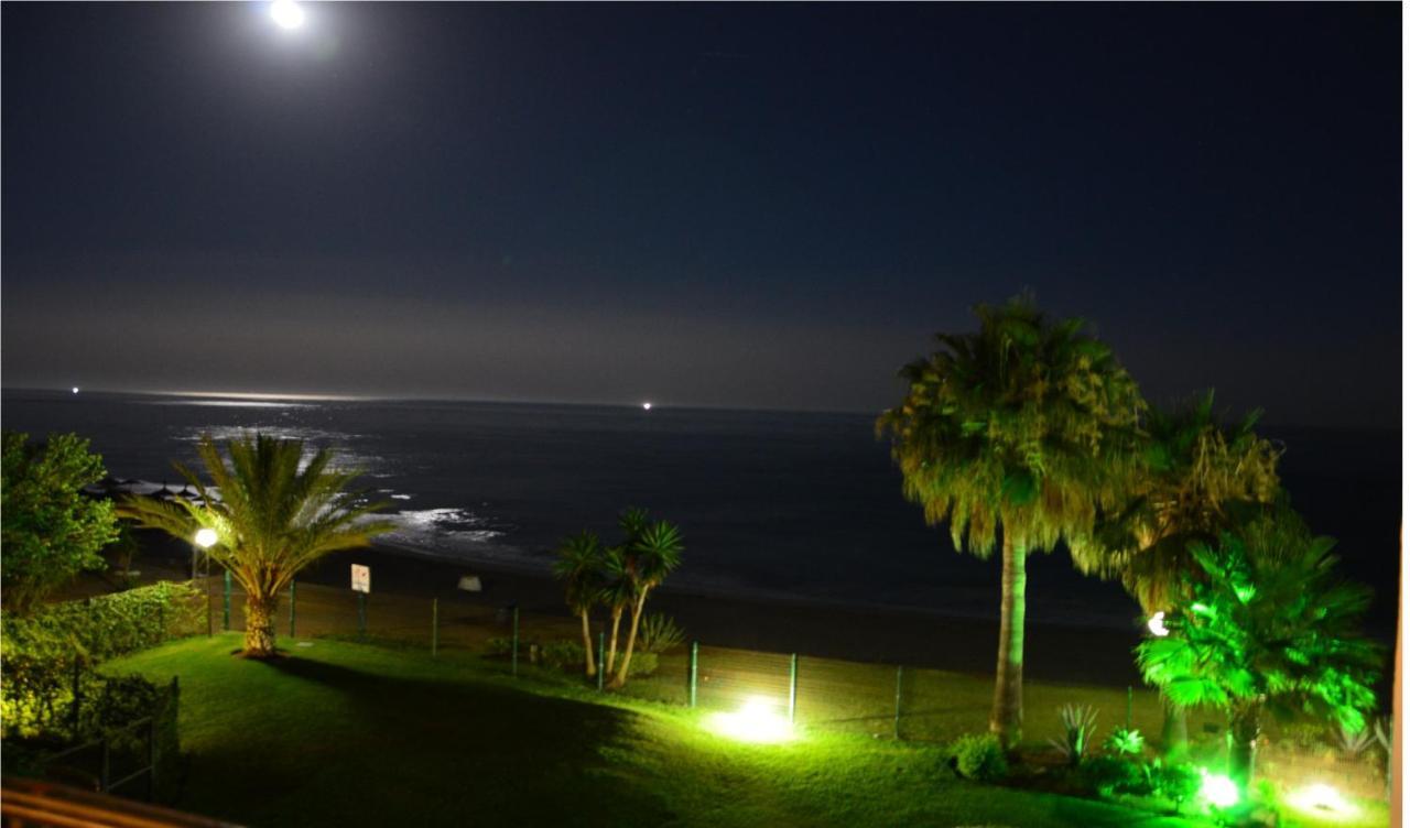 Hb - Comfortable Beachfront Holiday Apartment Estepona Exterior foto