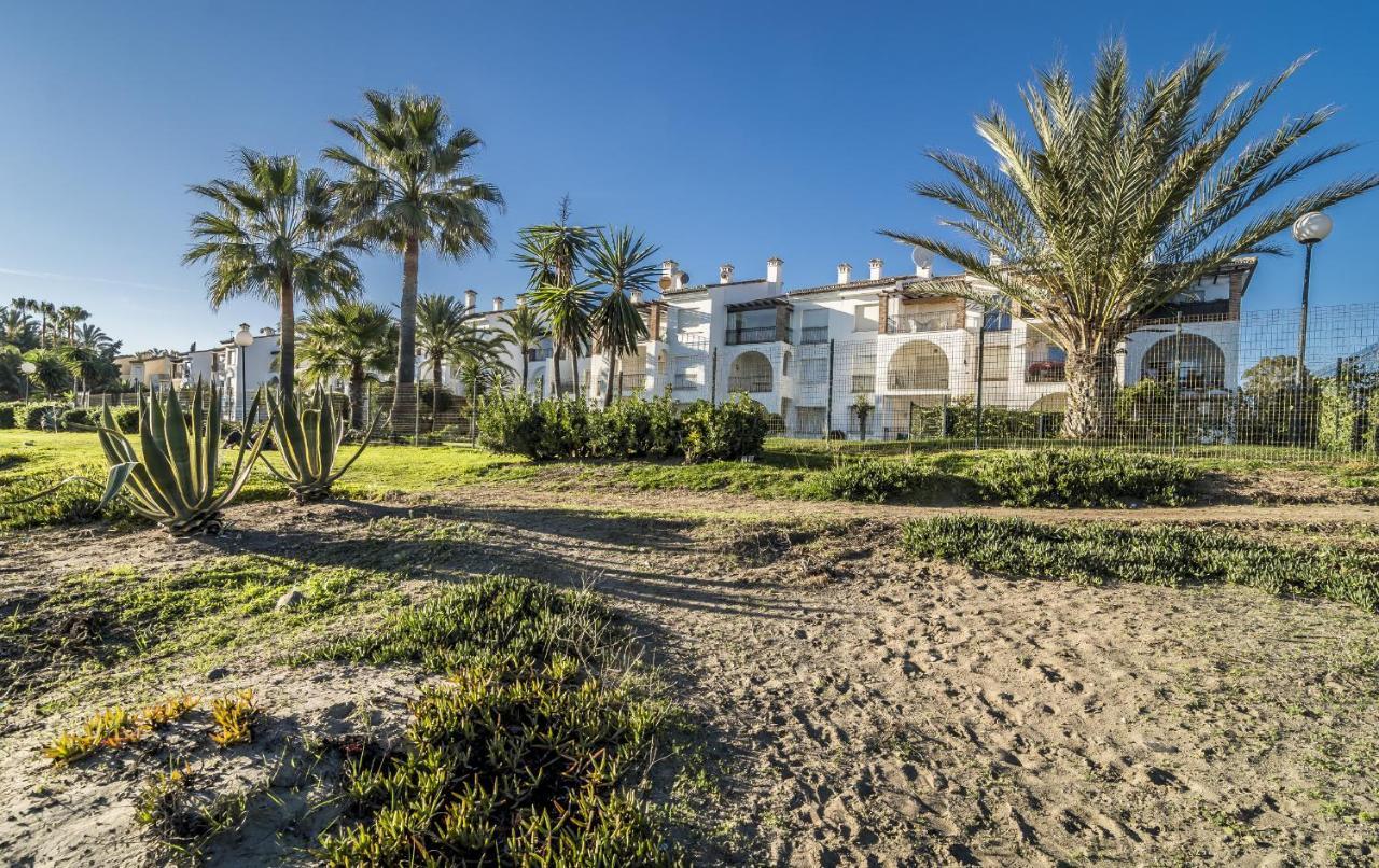 Hb - Comfortable Beachfront Holiday Apartment Estepona Exterior foto